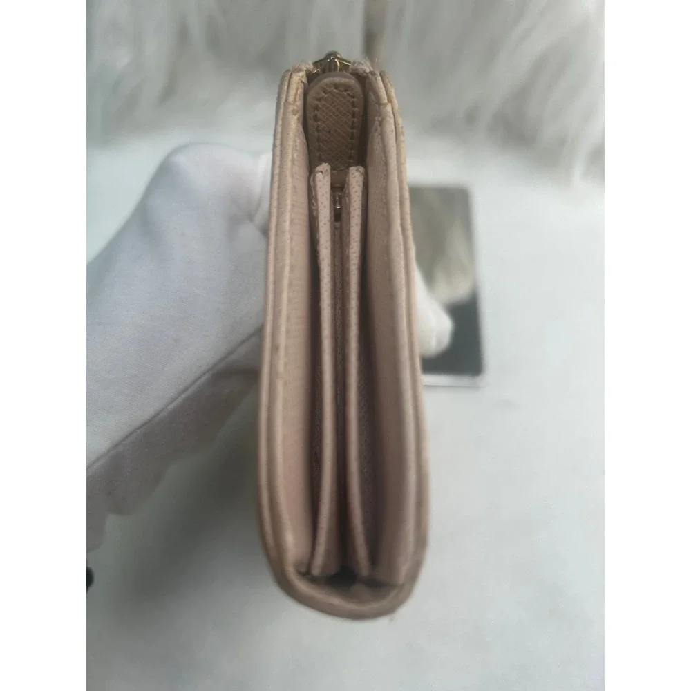 Salvatore Ferragamo Vara Wallet Zip Around‎ Continental Bow Accent Beige